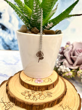 Load image into Gallery viewer, Birth Flower Necklace