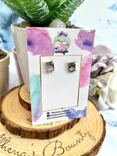Load image into Gallery viewer, OWL stud