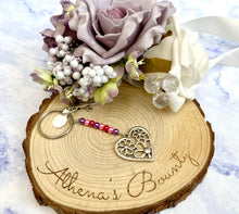 Load image into Gallery viewer, Flower heart keyring
