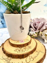 Load image into Gallery viewer, Birth Flower Necklace