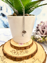 Load image into Gallery viewer, Birth Flower Necklace