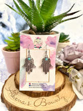 Load image into Gallery viewer, ANNESHA Earrings
