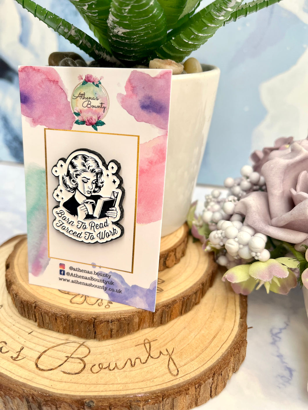 “Born to read” Enamel pin