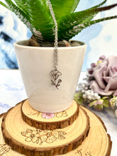 Load image into Gallery viewer, Birth Flower Necklace

