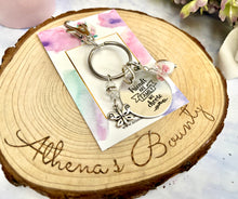 Load image into Gallery viewer, “Friends are family we choose” Keyring
